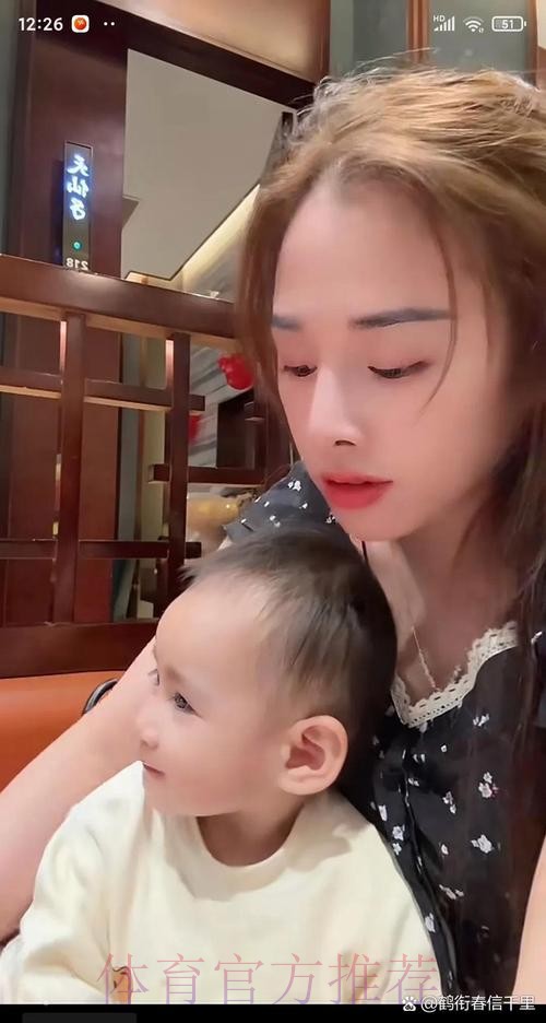 越南U23功臣范明福女友曝光，抖音红人黄兰英坐拥370万粉丝